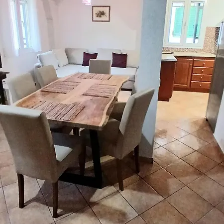 Apartman Hellenes House *