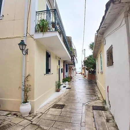 Апартаменты Hellenes House *