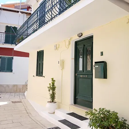 Апартаменты Hellenes House *